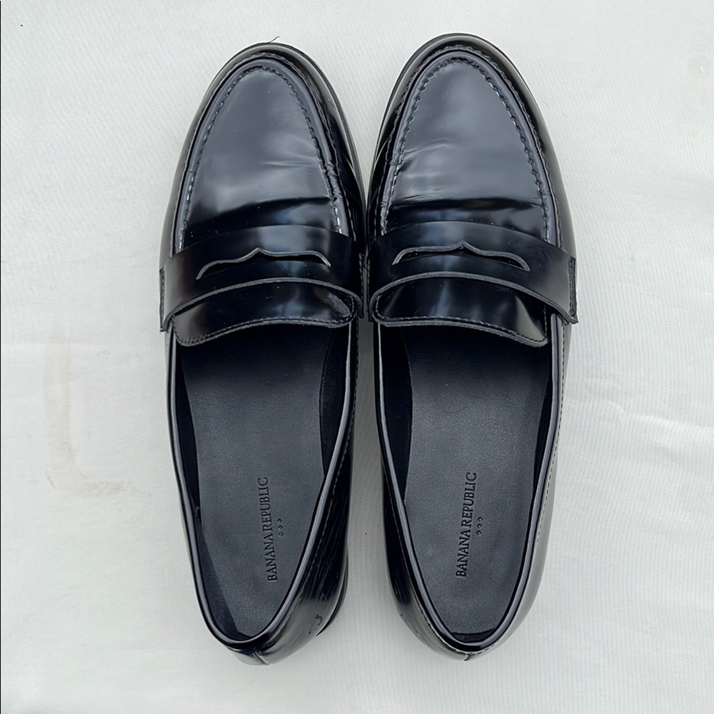 Banana Republic Black Leather Flats Sleek Slip-On Design